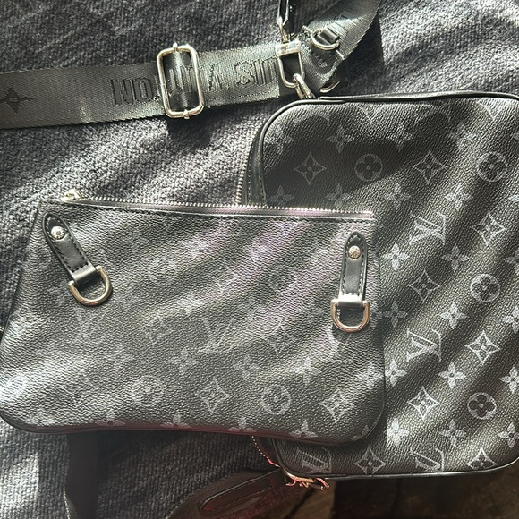 Louis Vuitton messenger bag - Picture 3 of 4